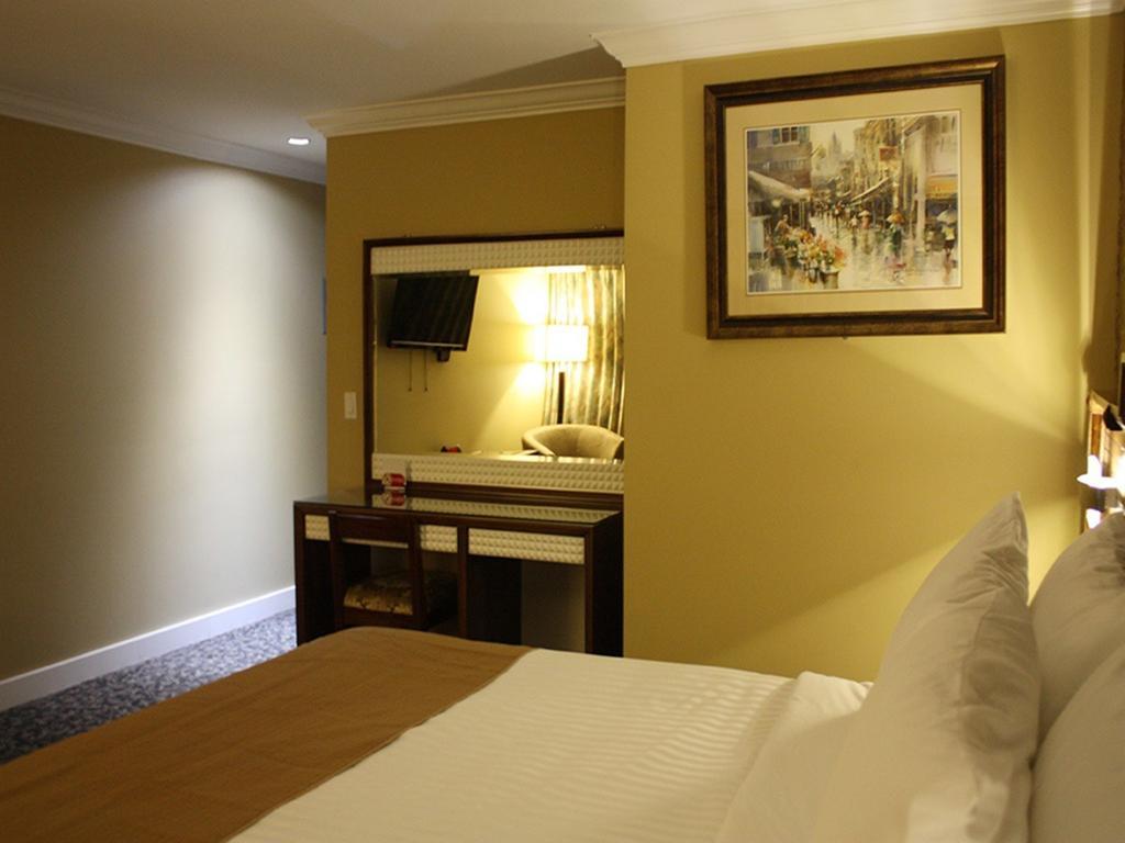 The Deluxe Hotel Vancouver Buitenkant foto